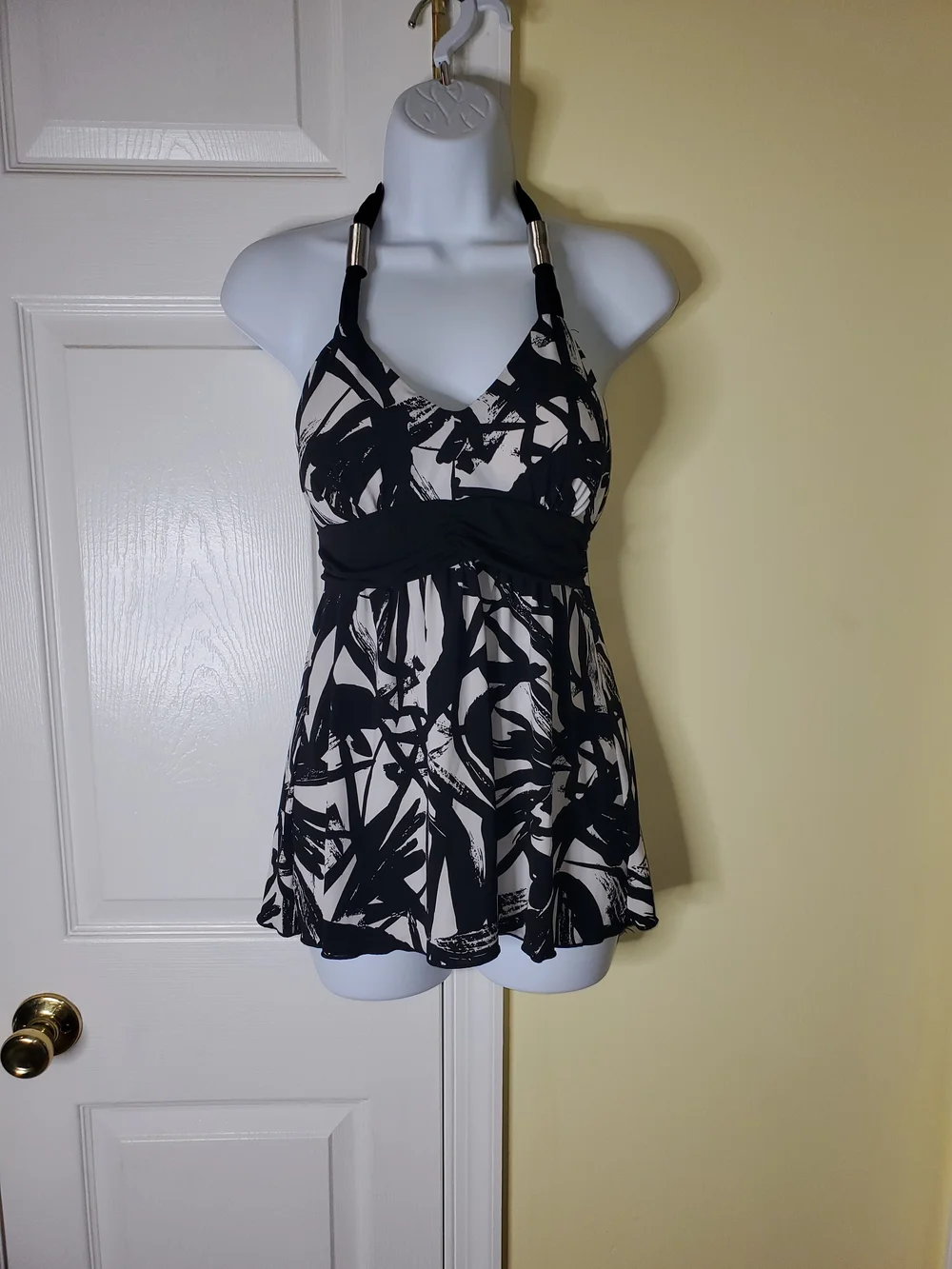 🖤 IZ Byer California Black & White Abstract Halter Top | Size M